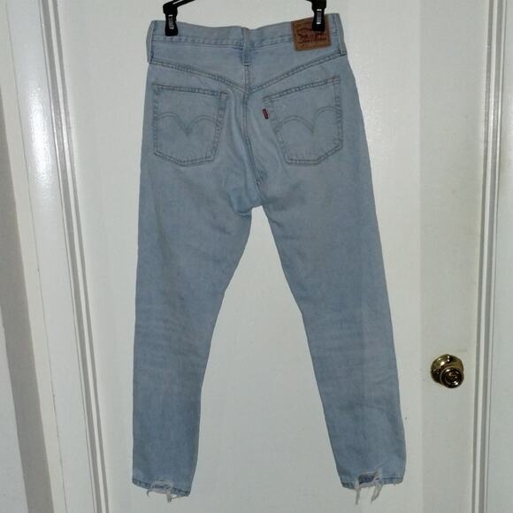 Levi’s 501 Skinny Jeans – Light Wash, Distressed, 100% Cotton (27x28) - Picture 2 of 12